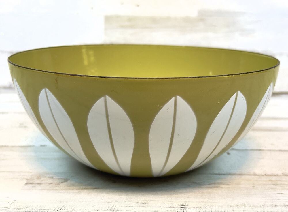 Vintage Cathrineholm Lotus Bowl 8" Avocado Olive Green White Enamel Norway MCM